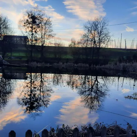 Moderne Im Grunen Mit Schoner Terasse Διαμέρισμα