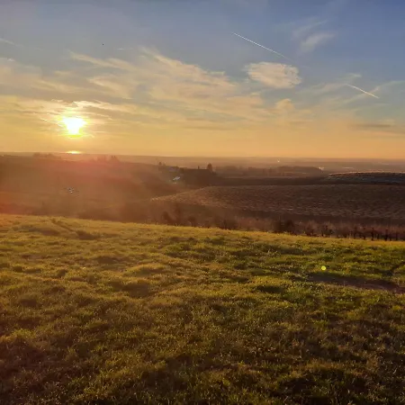 Moderne Im Grunen Mit Schoner Terasse Διαμέρισμα